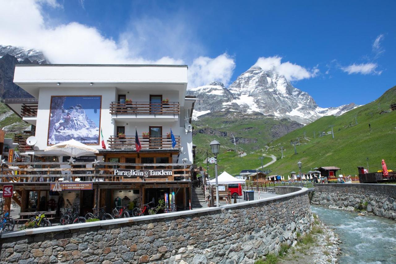Hotel Meuble' Joli Breuil-Cervinia Extérieur photo