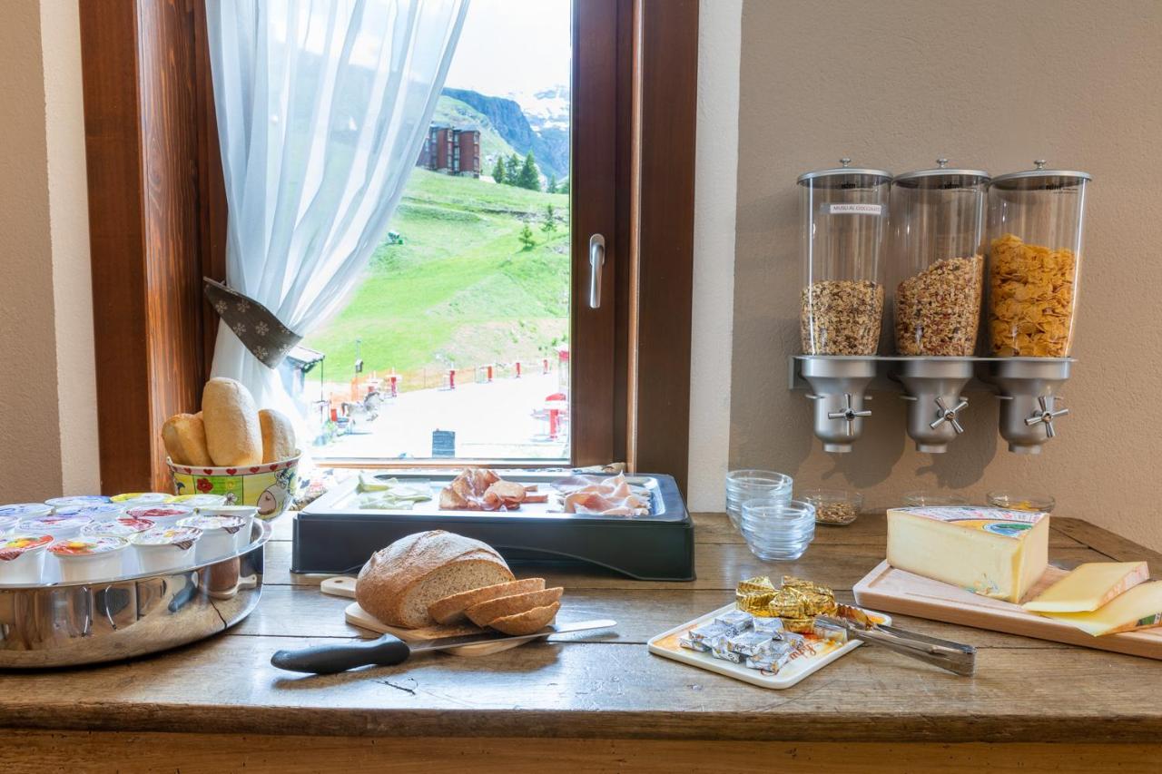 Hotel Meuble' Joli Breuil-Cervinia Extérieur photo