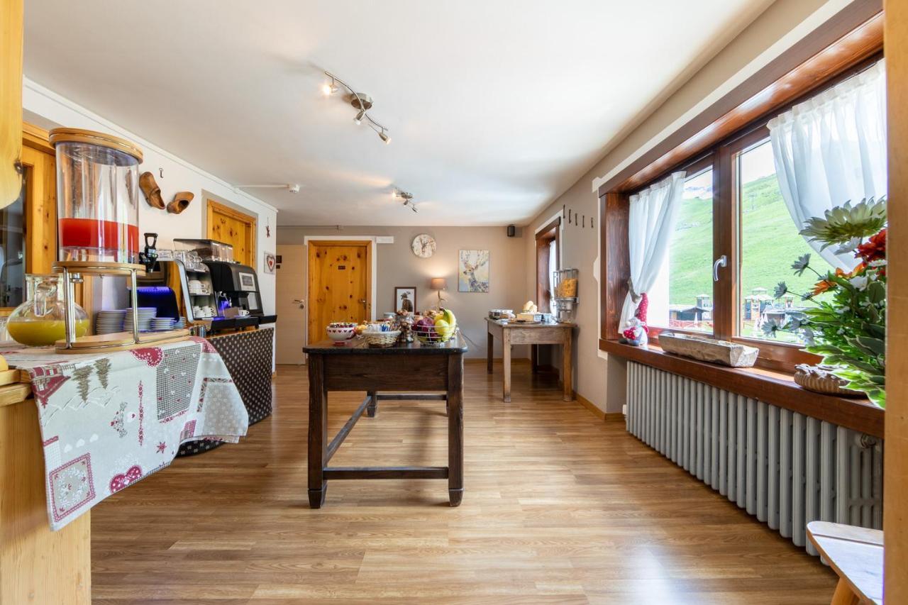 Hotel Meuble' Joli Breuil-Cervinia Extérieur photo