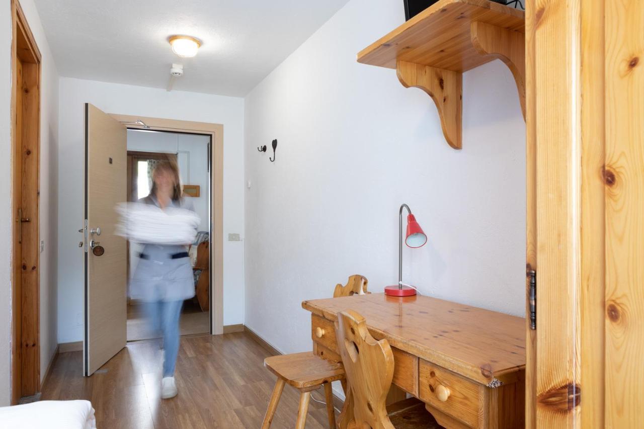 Hotel Meuble' Joli Breuil-Cervinia Extérieur photo