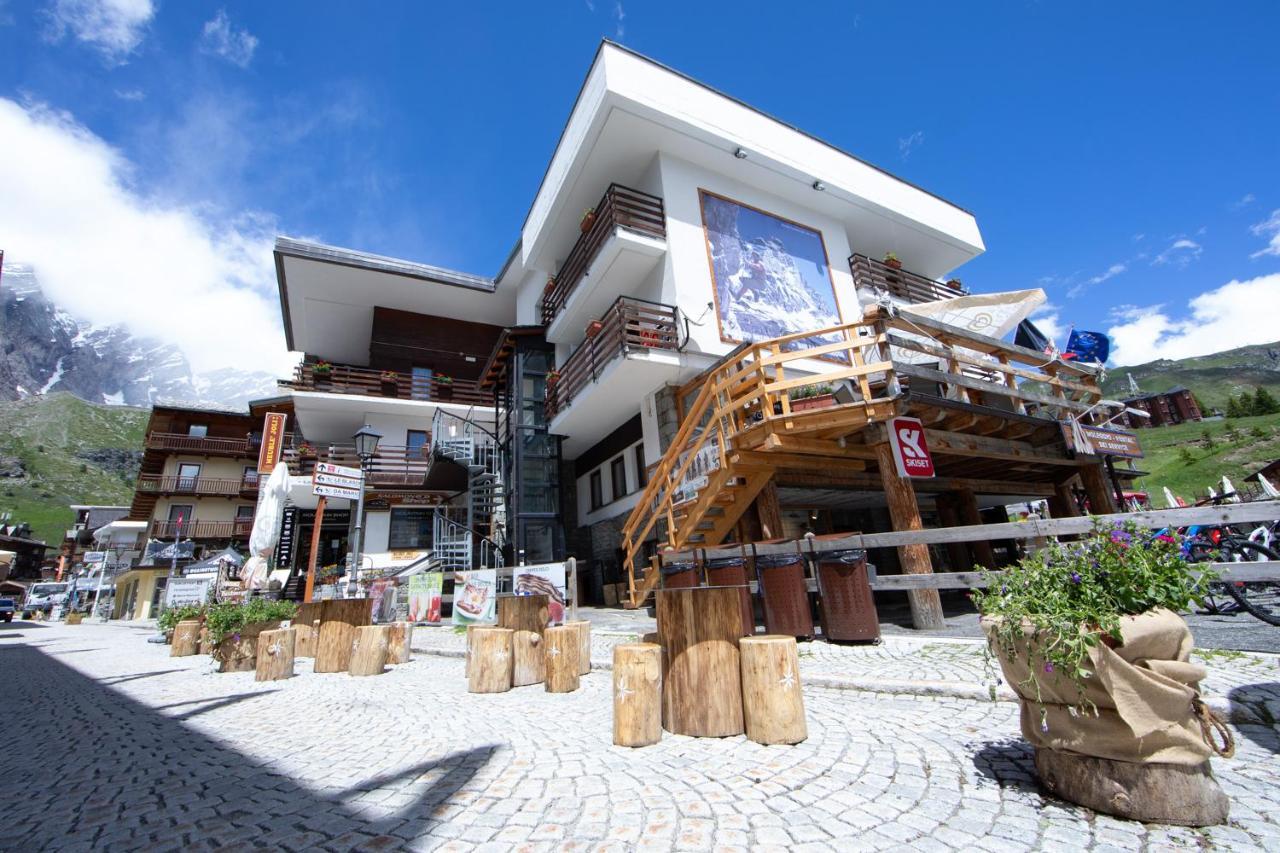 Hotel Meuble' Joli Breuil-Cervinia Extérieur photo