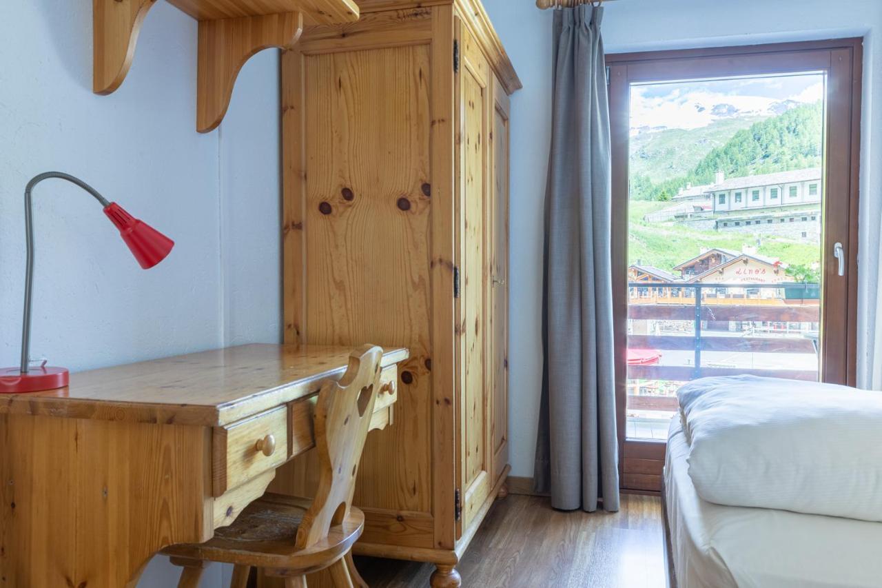 Hotel Meuble' Joli Breuil-Cervinia Extérieur photo