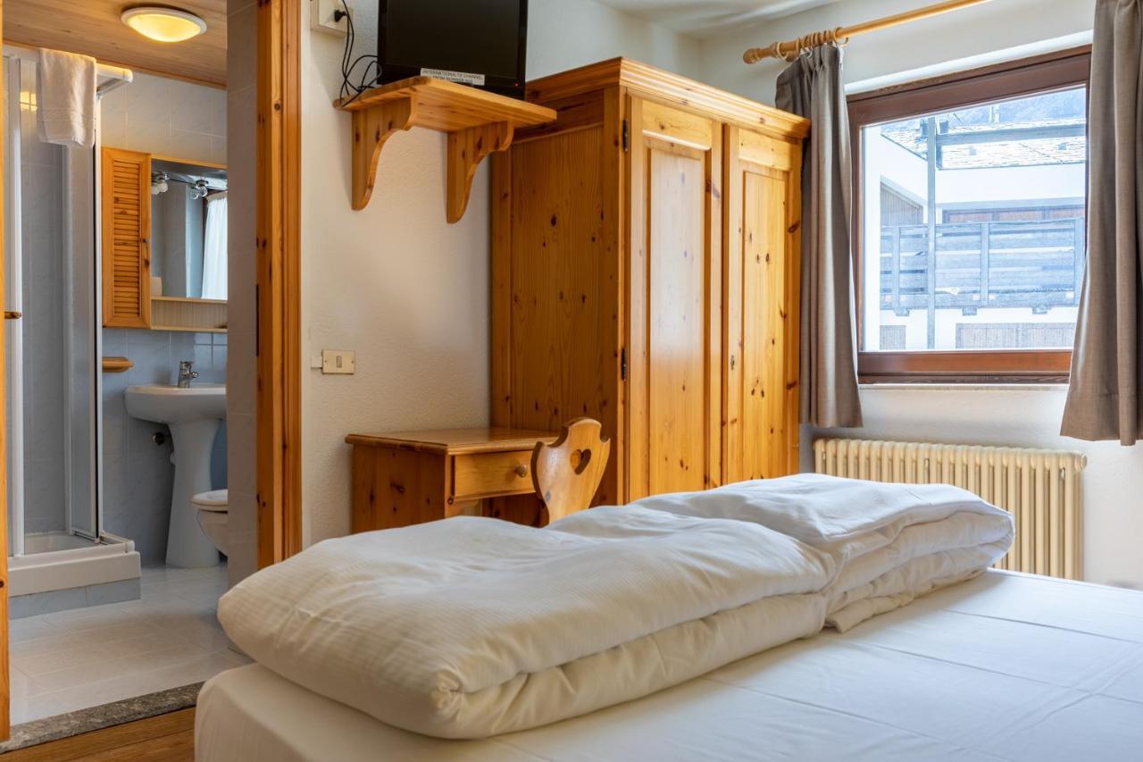 Hotel Meuble' Joli Breuil-Cervinia Extérieur photo