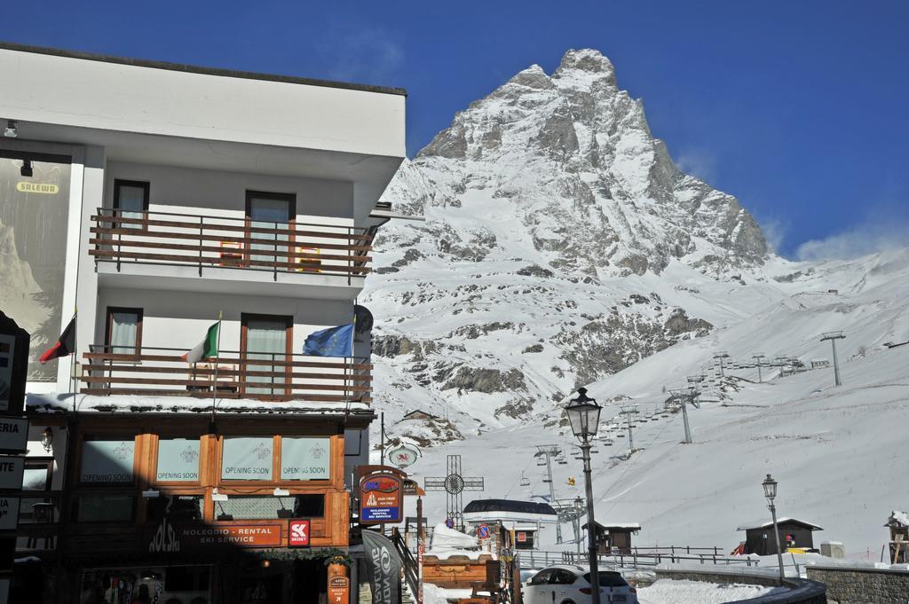 Hotel Meuble' Joli Breuil-Cervinia Extérieur photo