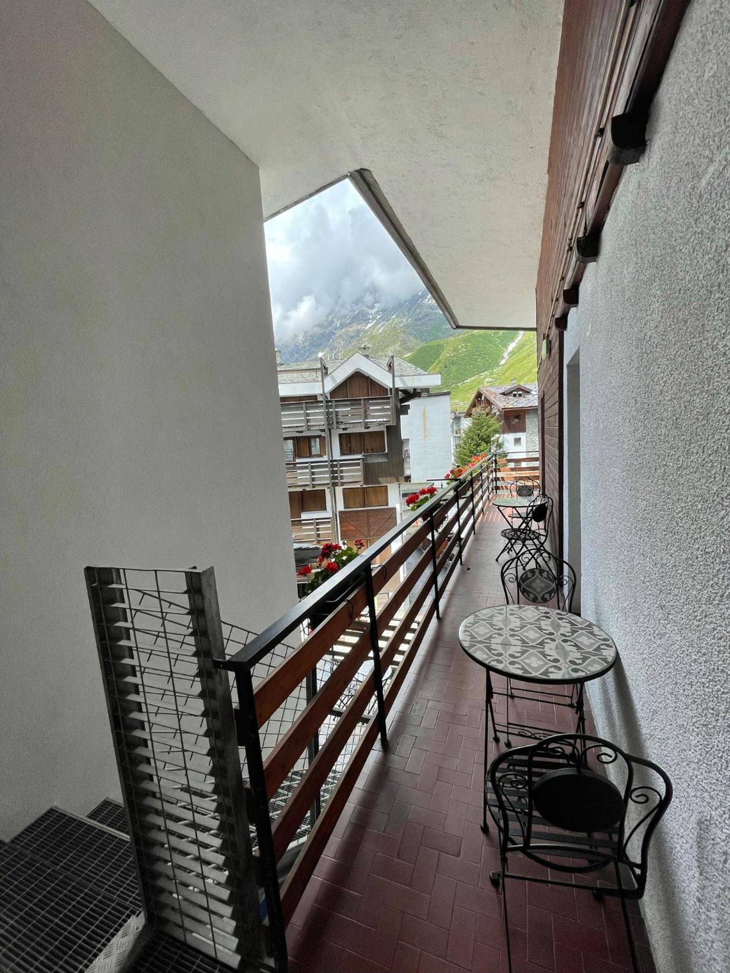 Hotel Meuble' Joli Breuil-Cervinia Extérieur photo