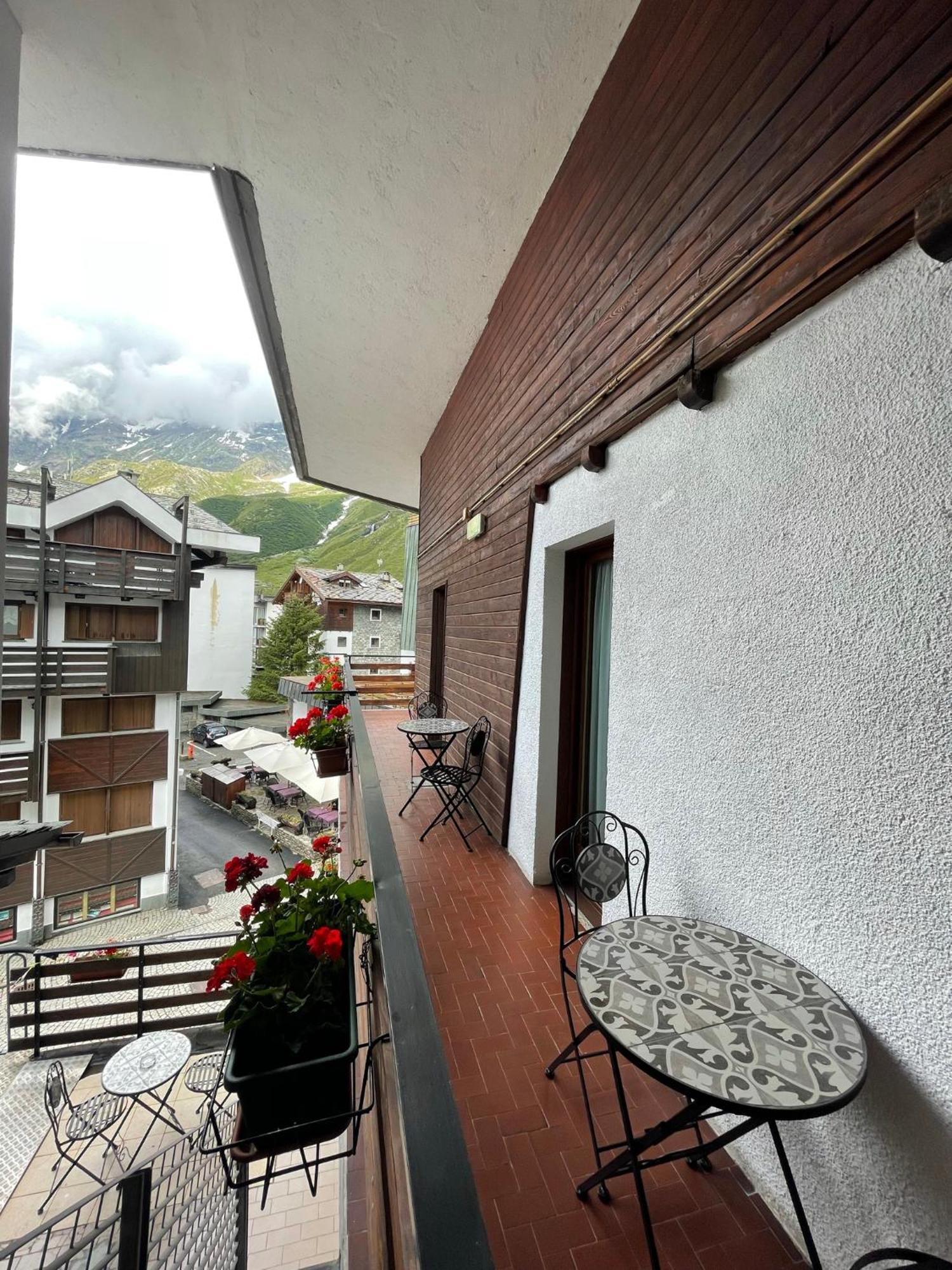 Hotel Meuble' Joli Breuil-Cervinia Extérieur photo
