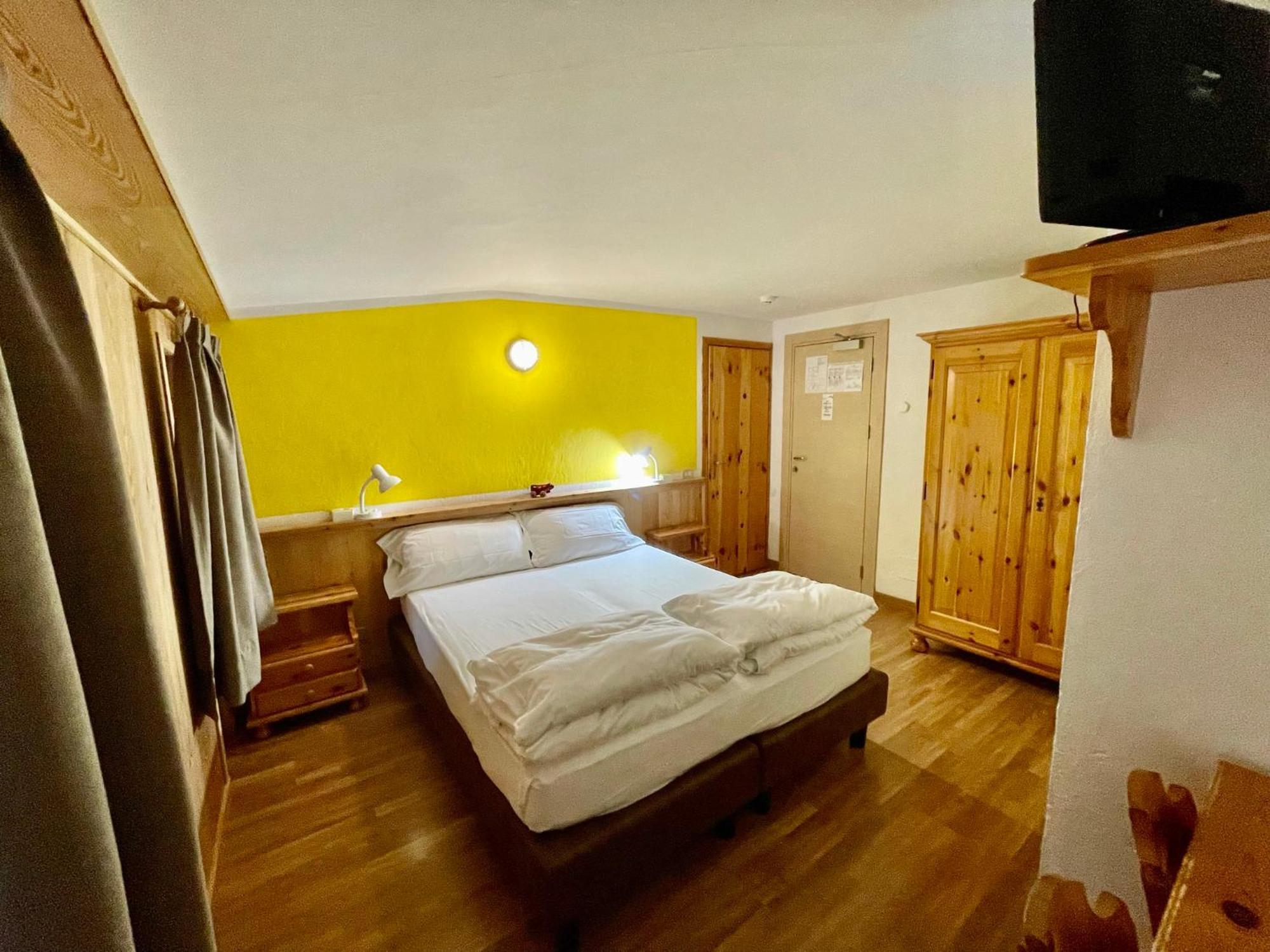 Hotel Meuble' Joli Breuil-Cervinia Extérieur photo